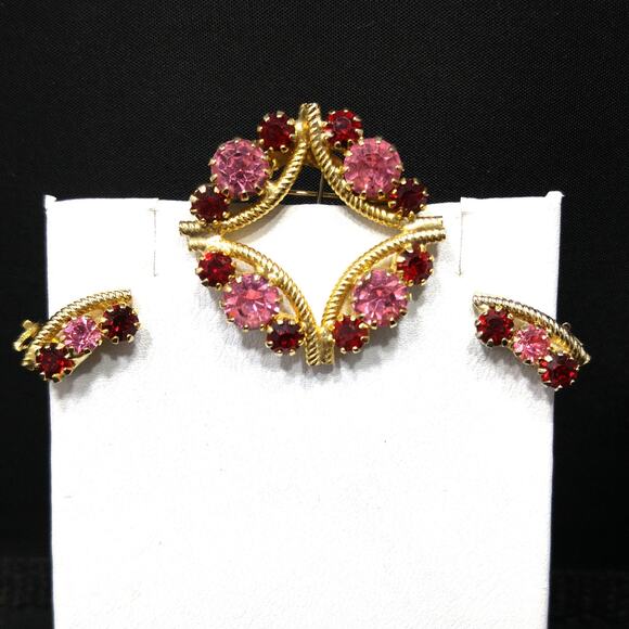 Vintage Red Pink Rhinestone Brooch Earrings Set, Gold Plated - Picture 3 of 10